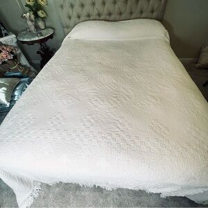 Vintage white chenille dot quilt king bed comforter blanket